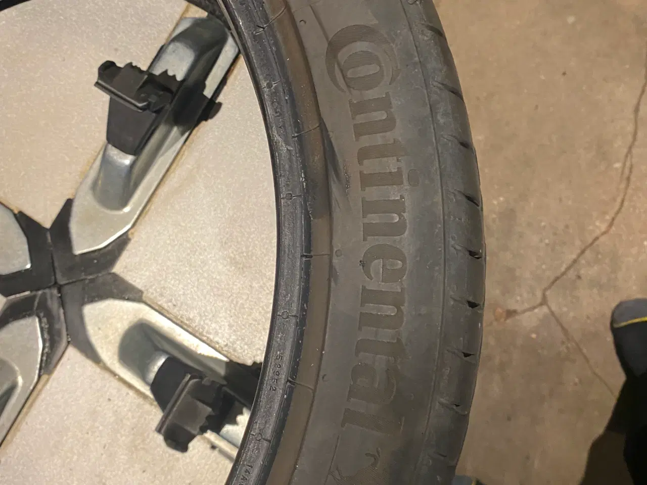 Billede 2 - Dæk 225/40-18