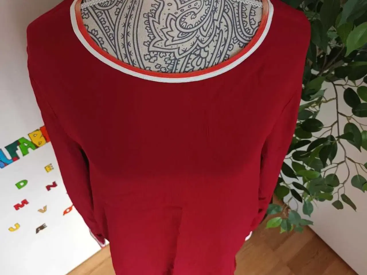 Billede 2 - Bluse. Kaffe. Medium/38