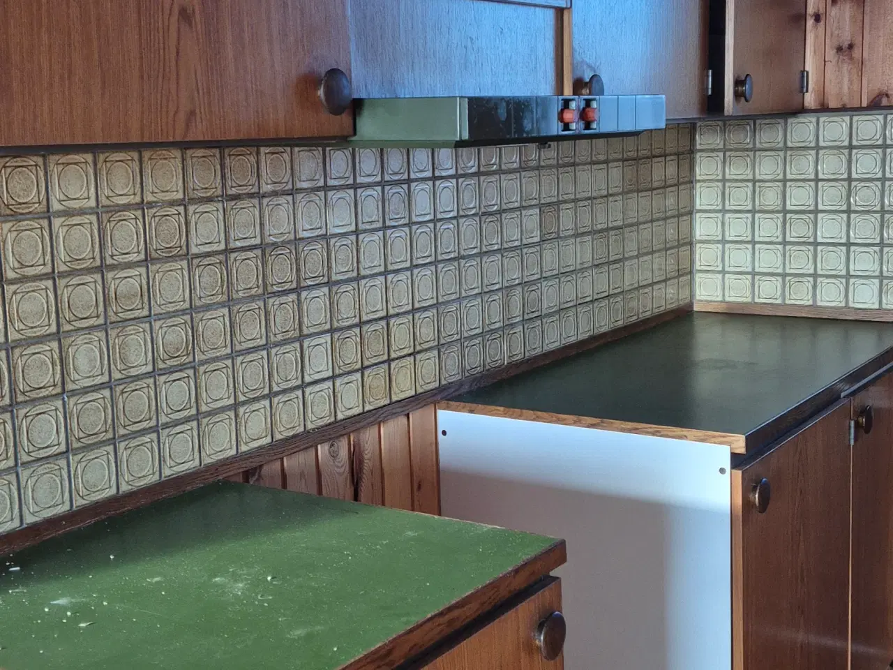 Billede 6 - Ældre skabe, vandvarmer og varmepumpe