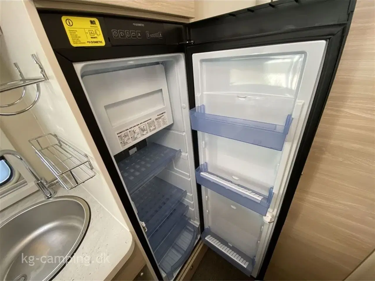 Billede 12 - 2020 - Euramobil Activa One Populær lille Euramobil med masser af skabsplads. Bemærk totallængede på 589 cm.