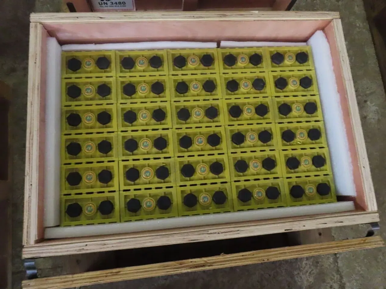 Billede 2 - Kasse med 30 stk lithium ion batterier WINSTON