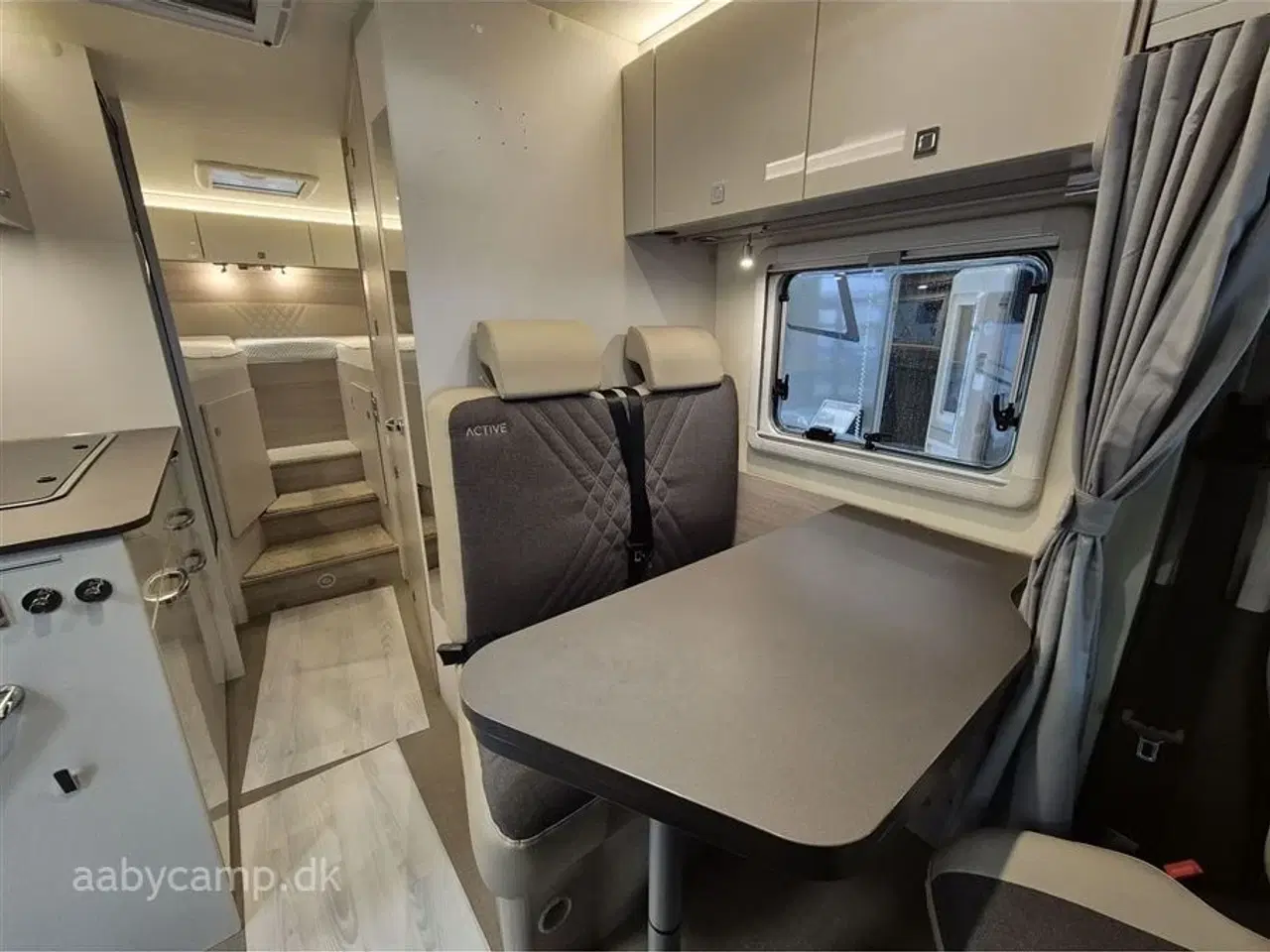 Billede 9 - 2023 - Bürstner Lineo T690 G   Automatgear. solcelle. 2x batterier. inverter. maxfann. Fyldegas. kompressor køleskab. Avara alarm system. anhængertræk. elektrisk indgangstrin.