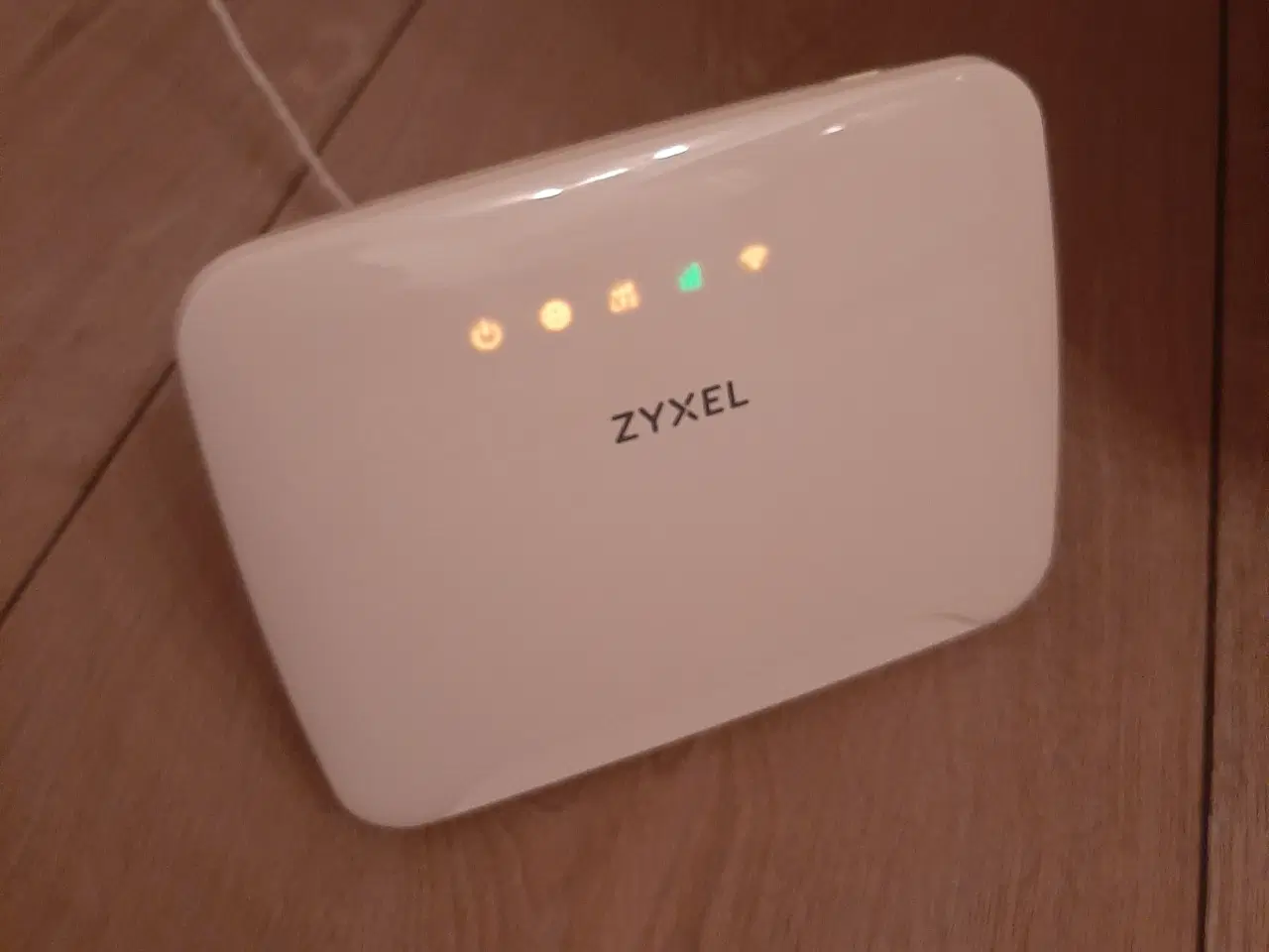 Billede 1 - 4G⚪Zyxel LTE3316-M604, til simkort, med VOIP.
