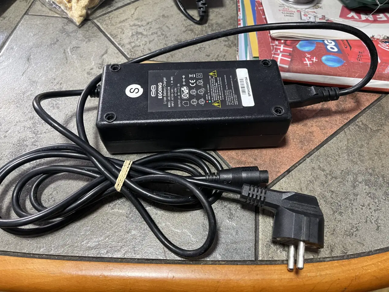 Billede 1 - oplader til batavus elcykel med flere. 