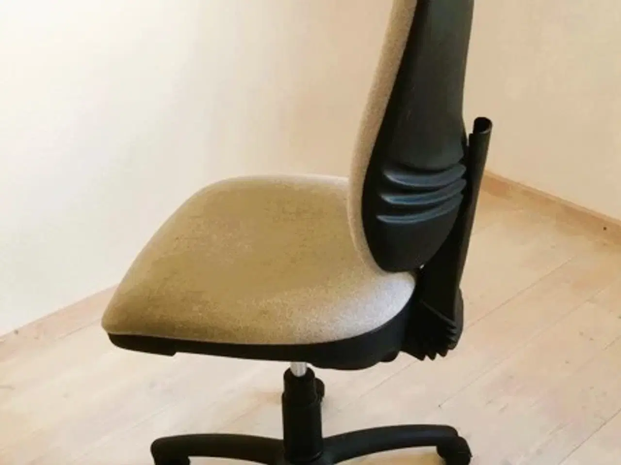 Billede 2 - Drejelig krivebordsstol med gråt stof