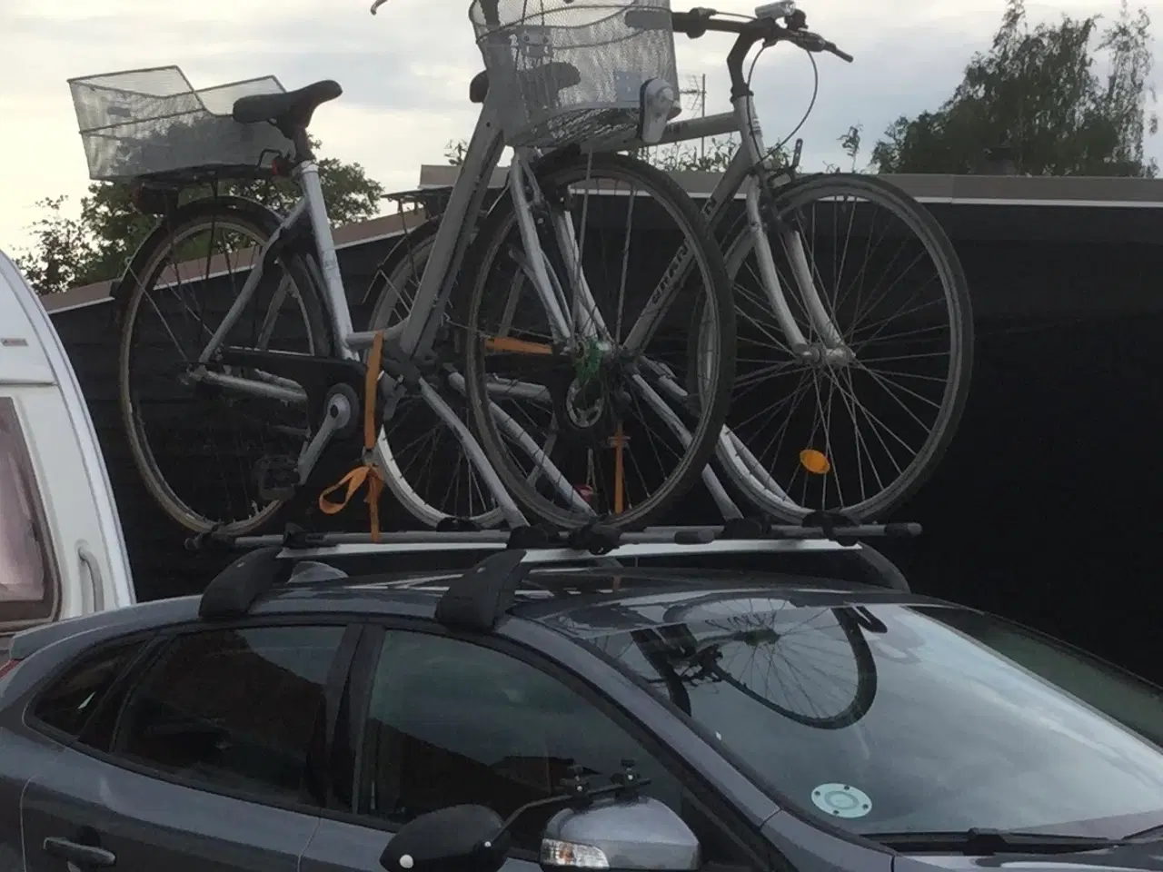 Billede 1 - Tagbøjler med cykelholder