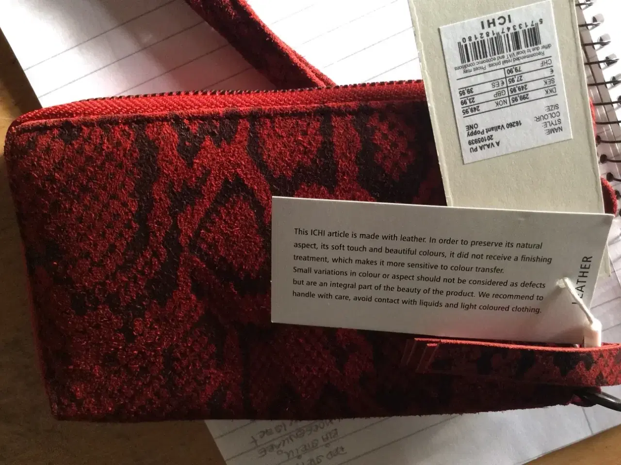 Billede 2 - Rød taske Clutch fra Ichi i slangeskinds look 