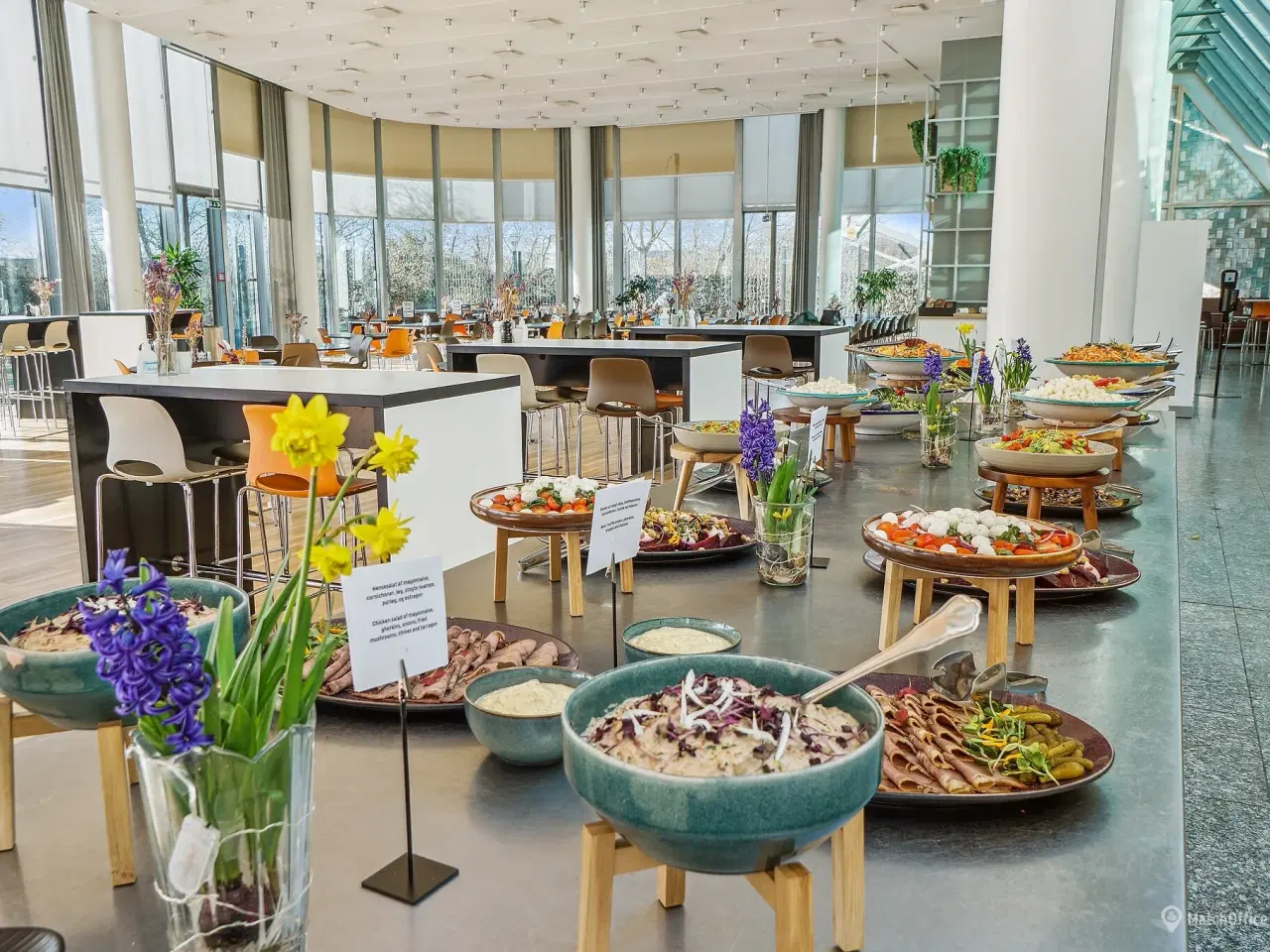 Billede 13 - Lyse og rummelige lokaler med udsigt til vandet