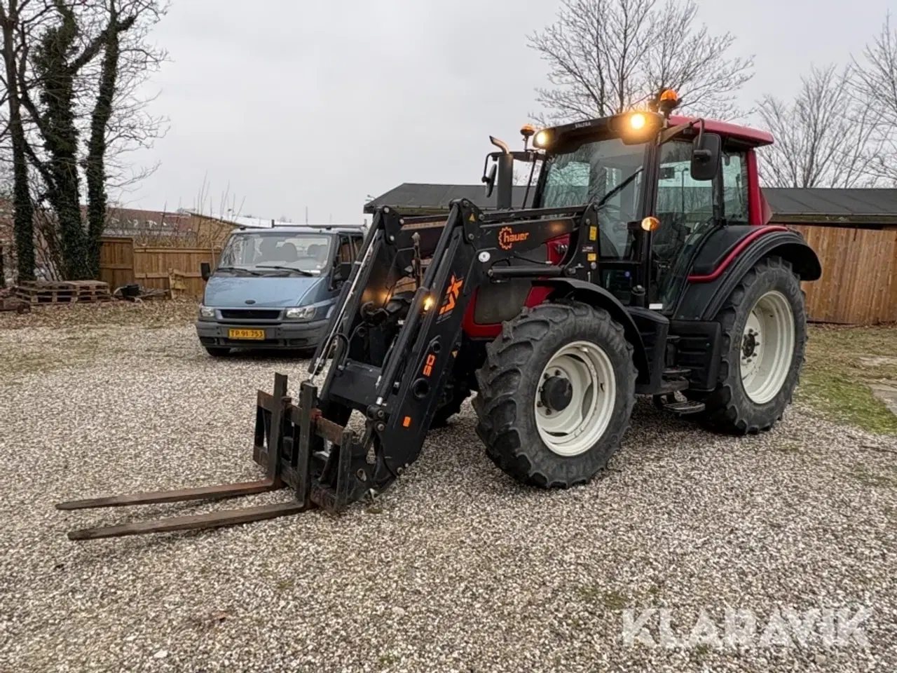 Billede 1 - Traktor Valtra N82 med frontlæsser