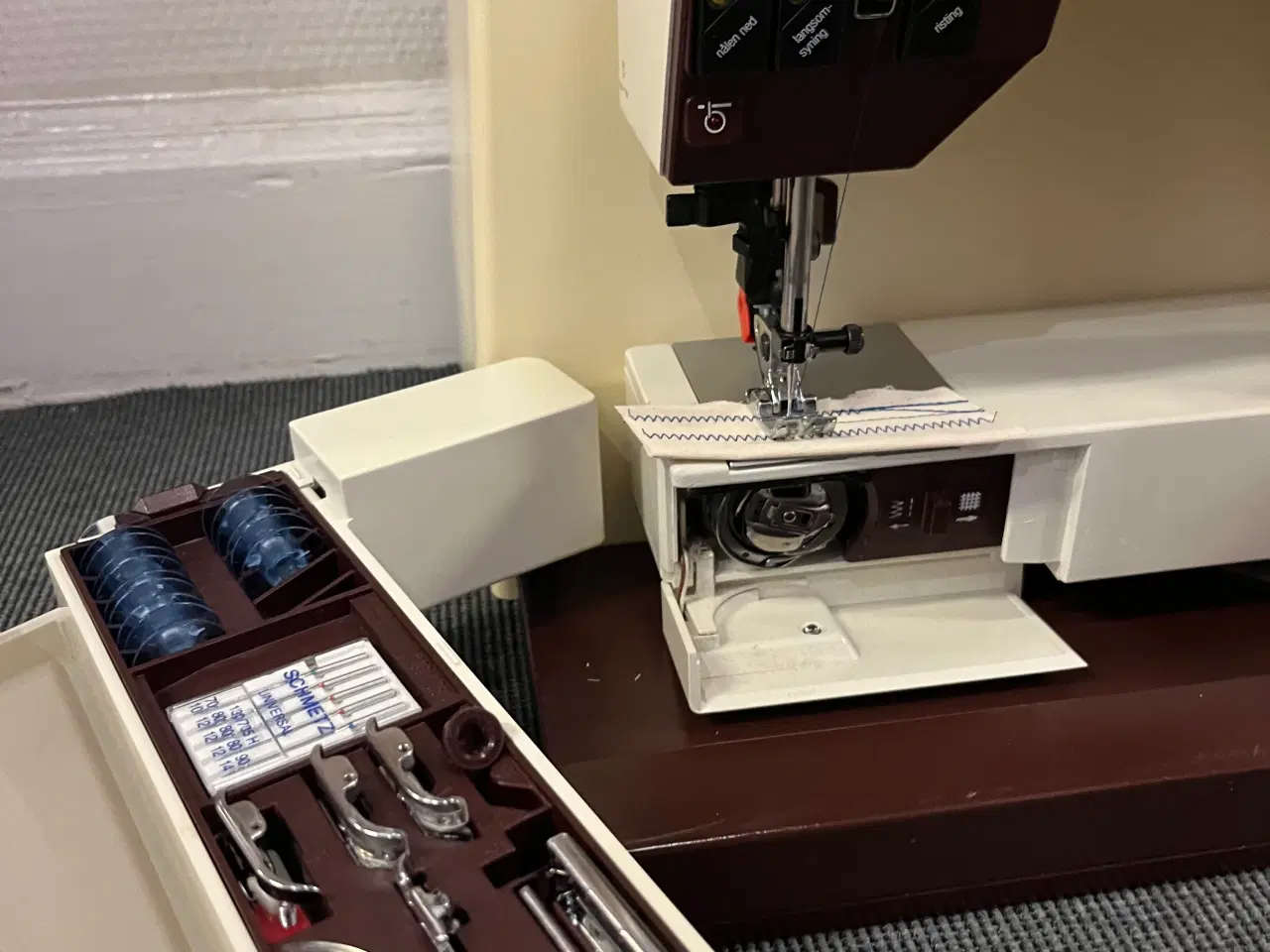 Billede 3 - Pfaff 1071 med indbygget overtranspotør.