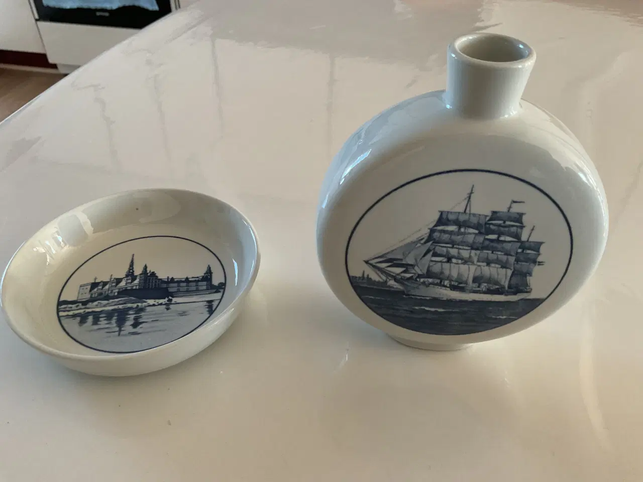 Billede 1 - Vase med Skoleskibet og skål med Kronborg