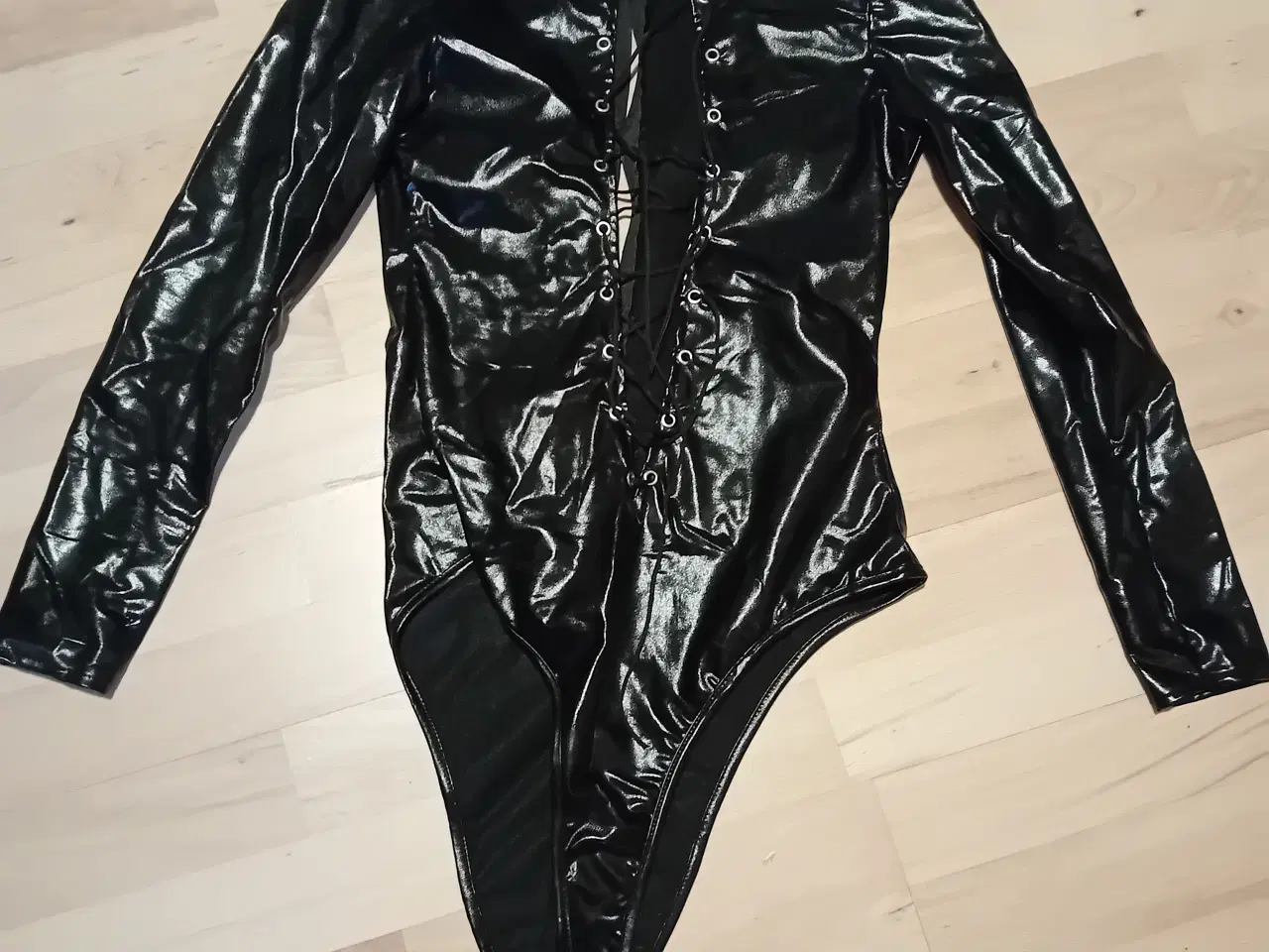 Billede 1 - Latex dragt xs