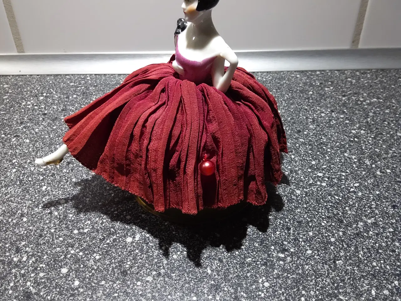 Billede 5 - Porcelænshalvdukker  høj ca 13cm.