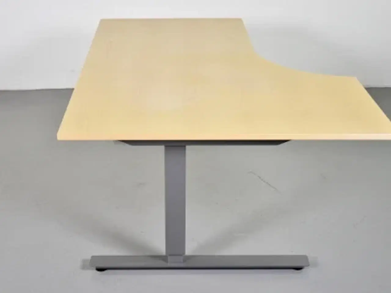 Billede 4 - Efg hæve-/sænkebord i ahorn med venstresving, 160 cm.