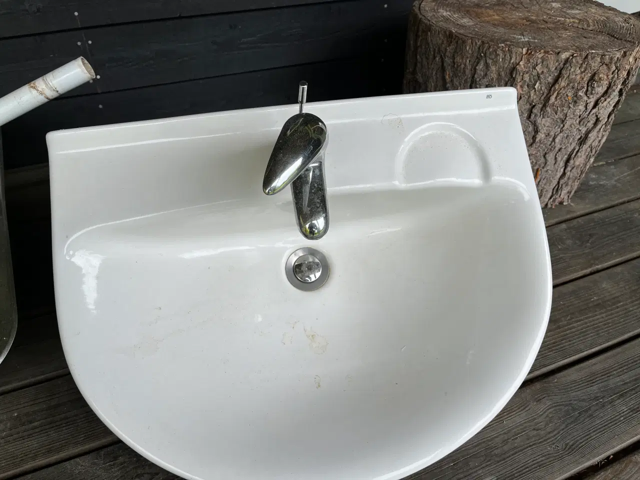 Billede 1 - 2 stk vaske (toilet og køkken). Og to sæt tilhøren