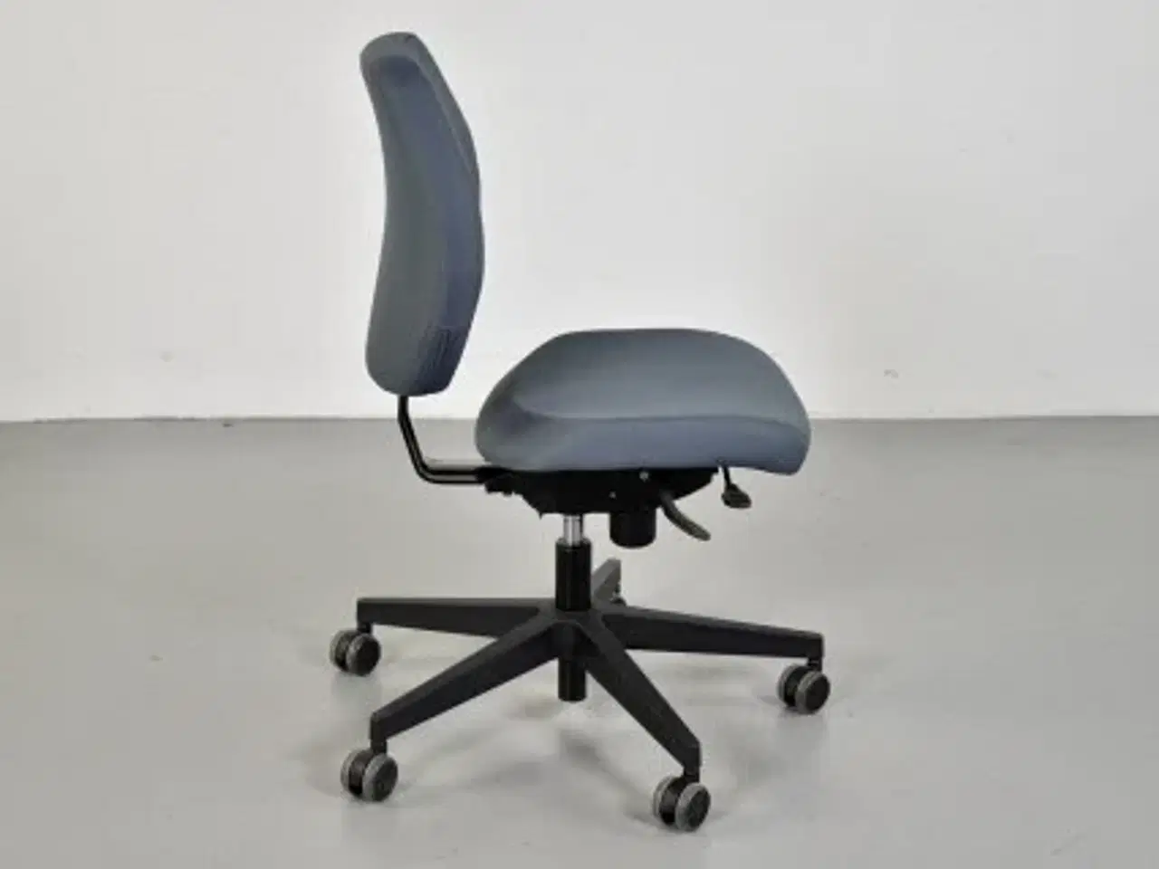Billede 4 - Scan office kontorstol med blå/grå polster og sort stel, lav ryg