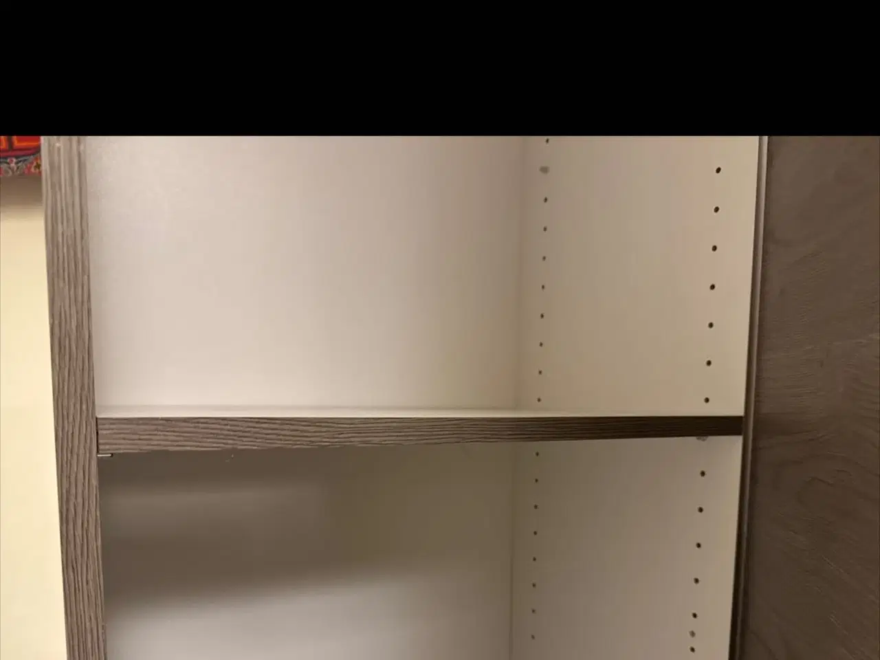 Billede 8 - Aubo skab i valnødsfolie med hylder. Nyt.