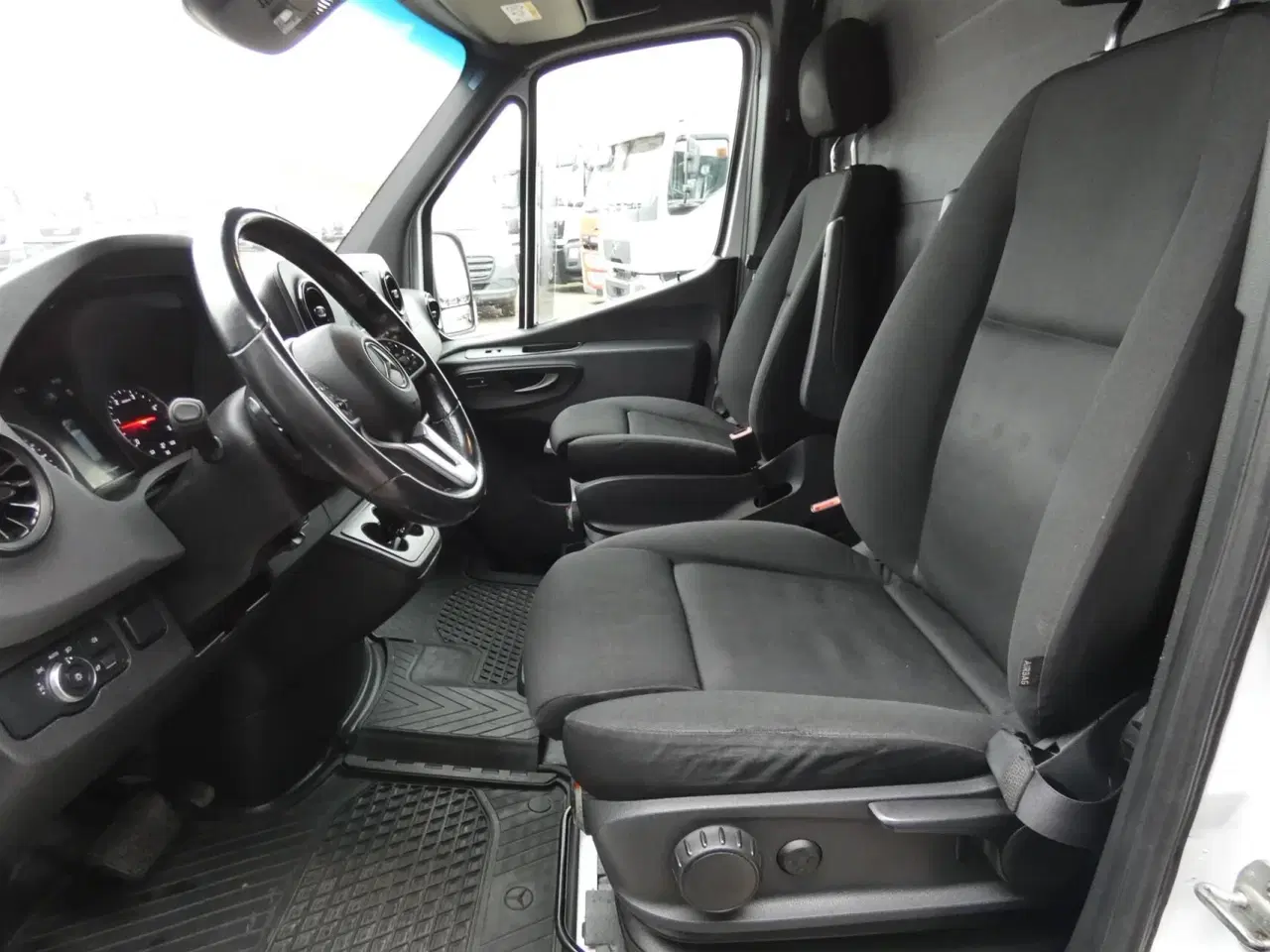 Billede 9 - Mercedes-Benz Sprinter 319 3,0 CDI A2 H2 RWD 190HK Van 6g