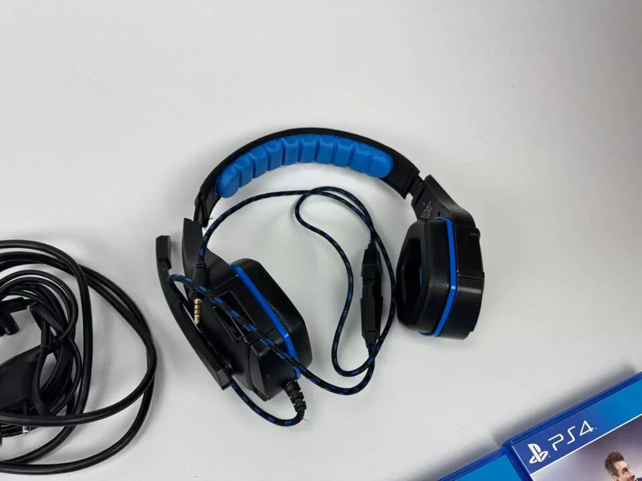 Billede 6 - Playstation 4 - inkl. 2 joystick, 3 spil & høretelefoner MOMSFRI