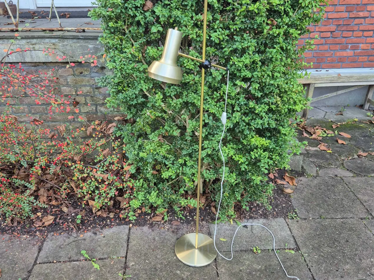 Billede 2 - Gulvlampe med smukt skærm i messing