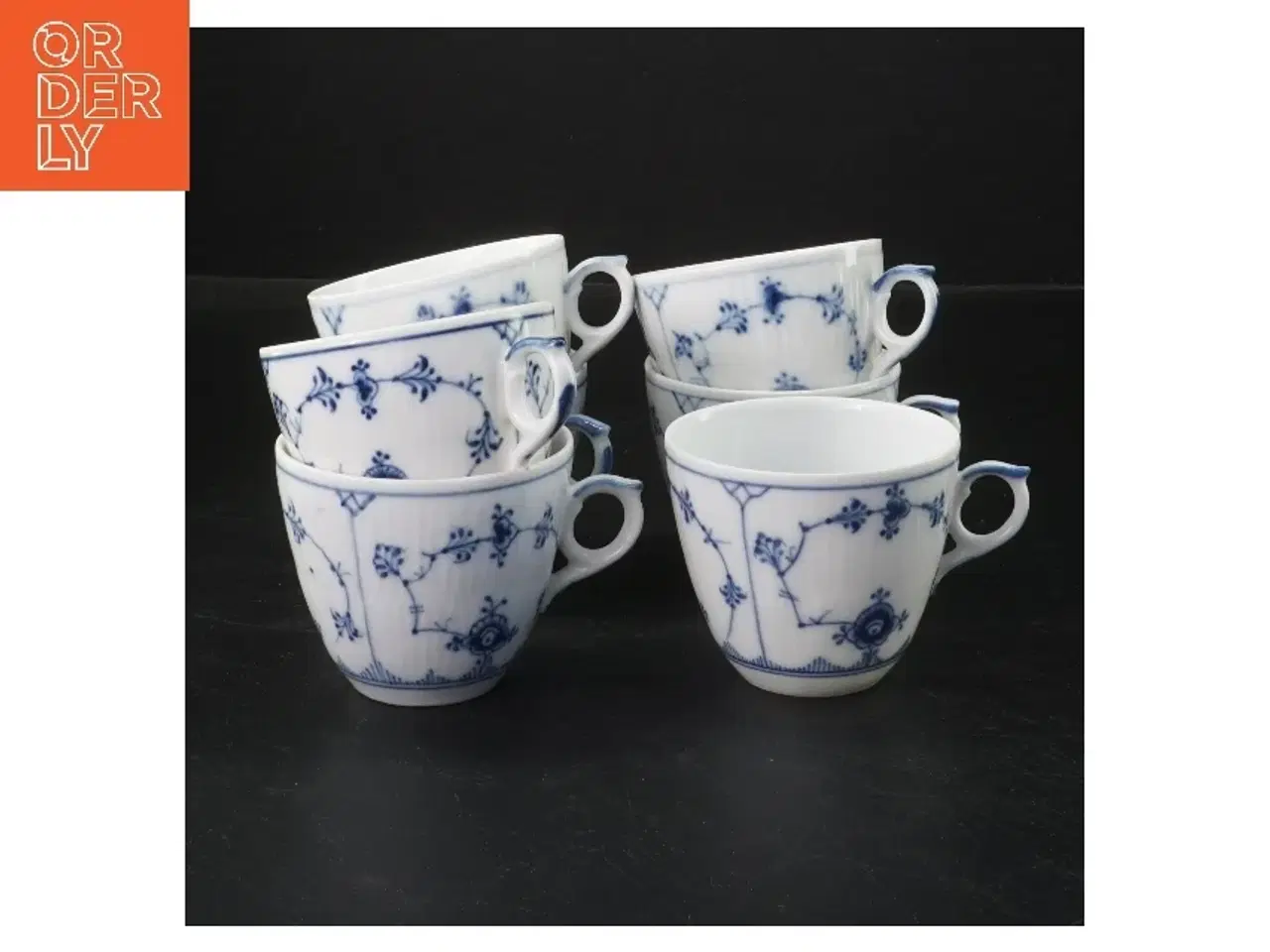 Billede 1 - Sæt med fine porcelænskopper og underkopper, musselmalede, fra Royal Copenhagen (str. Ø 12,5xØ 6,5 cm)