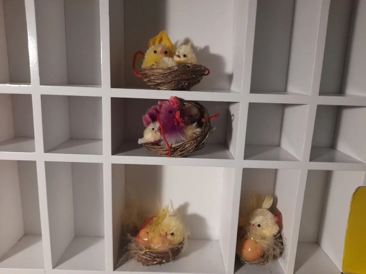 Billede 4 - 10 små påskeophæng inkl æske.