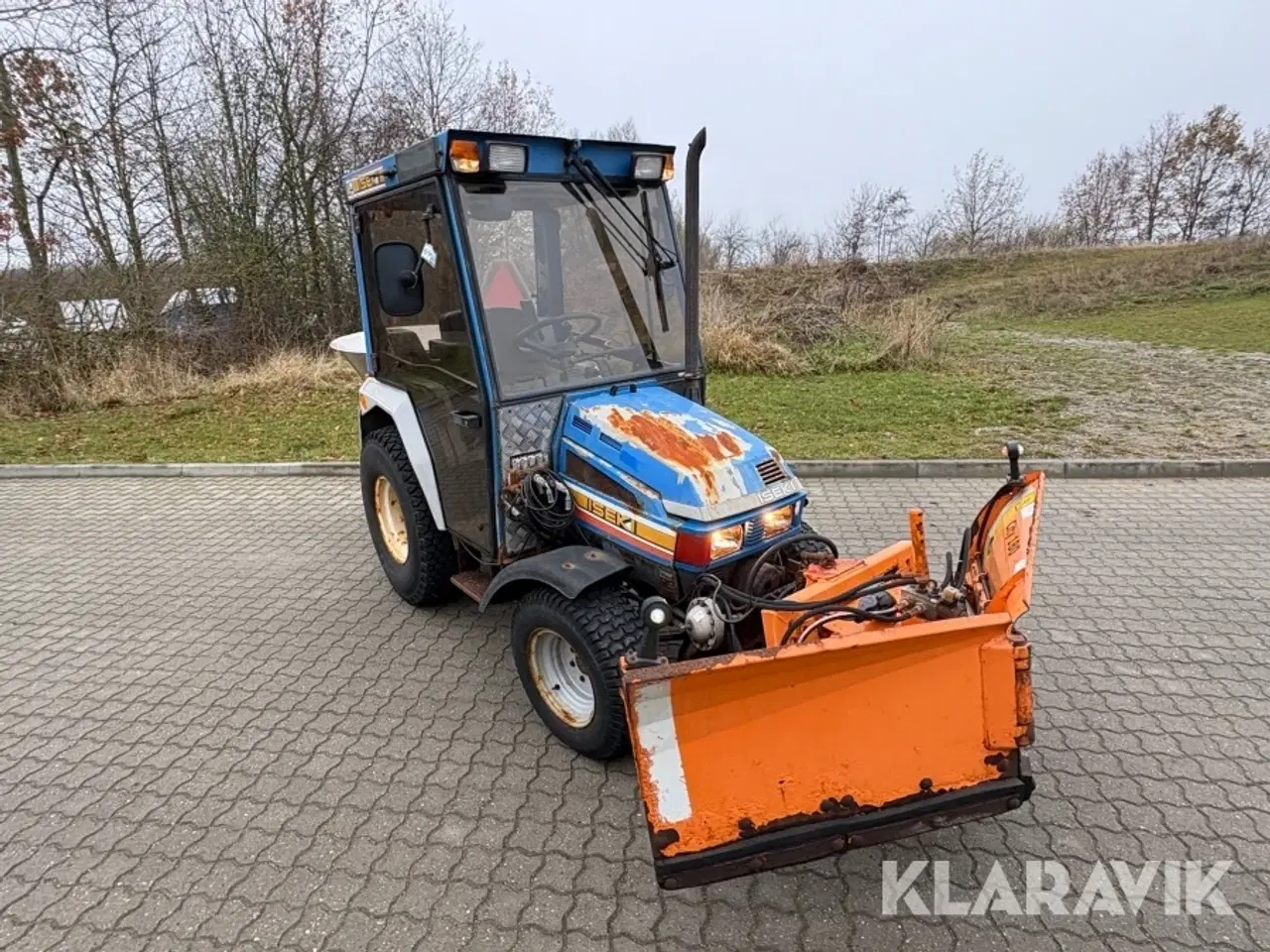Billede 2 - Kompakttraktor med plov og spreder Iseki