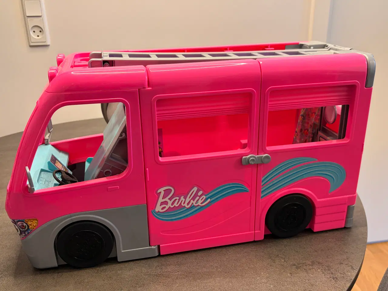 Billede 1 - Barbie dream camper med pool og tilbehør