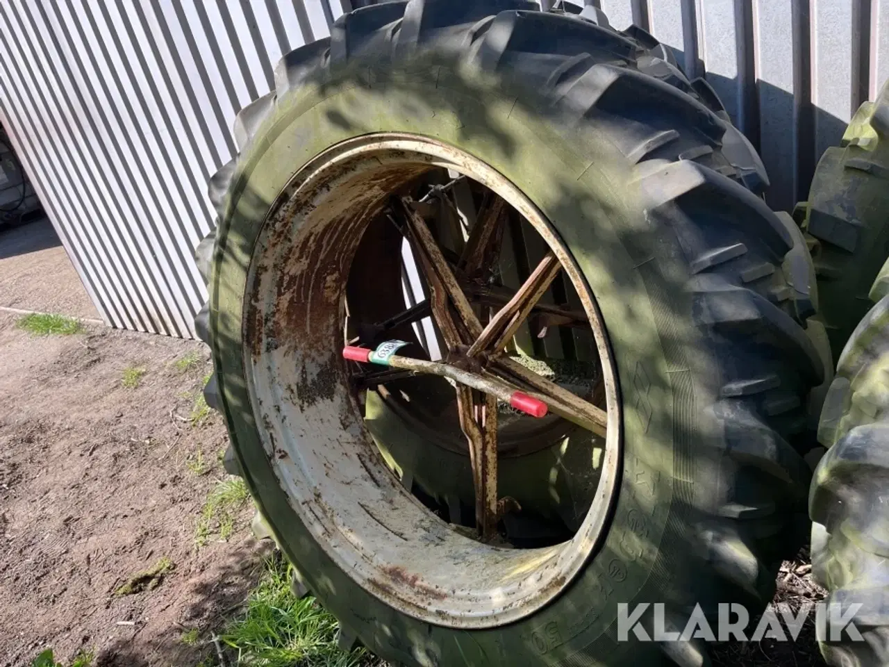 Billede 2 - Tvillinghjul 13.6R38 2 styk