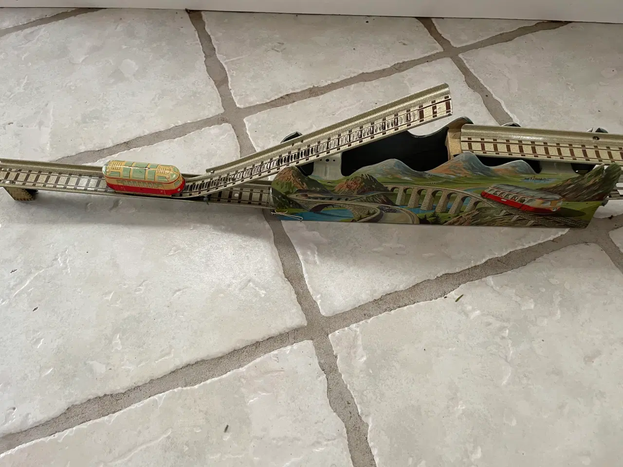 Billede 6 - Gl. tysk bliklegetøj i org. æske