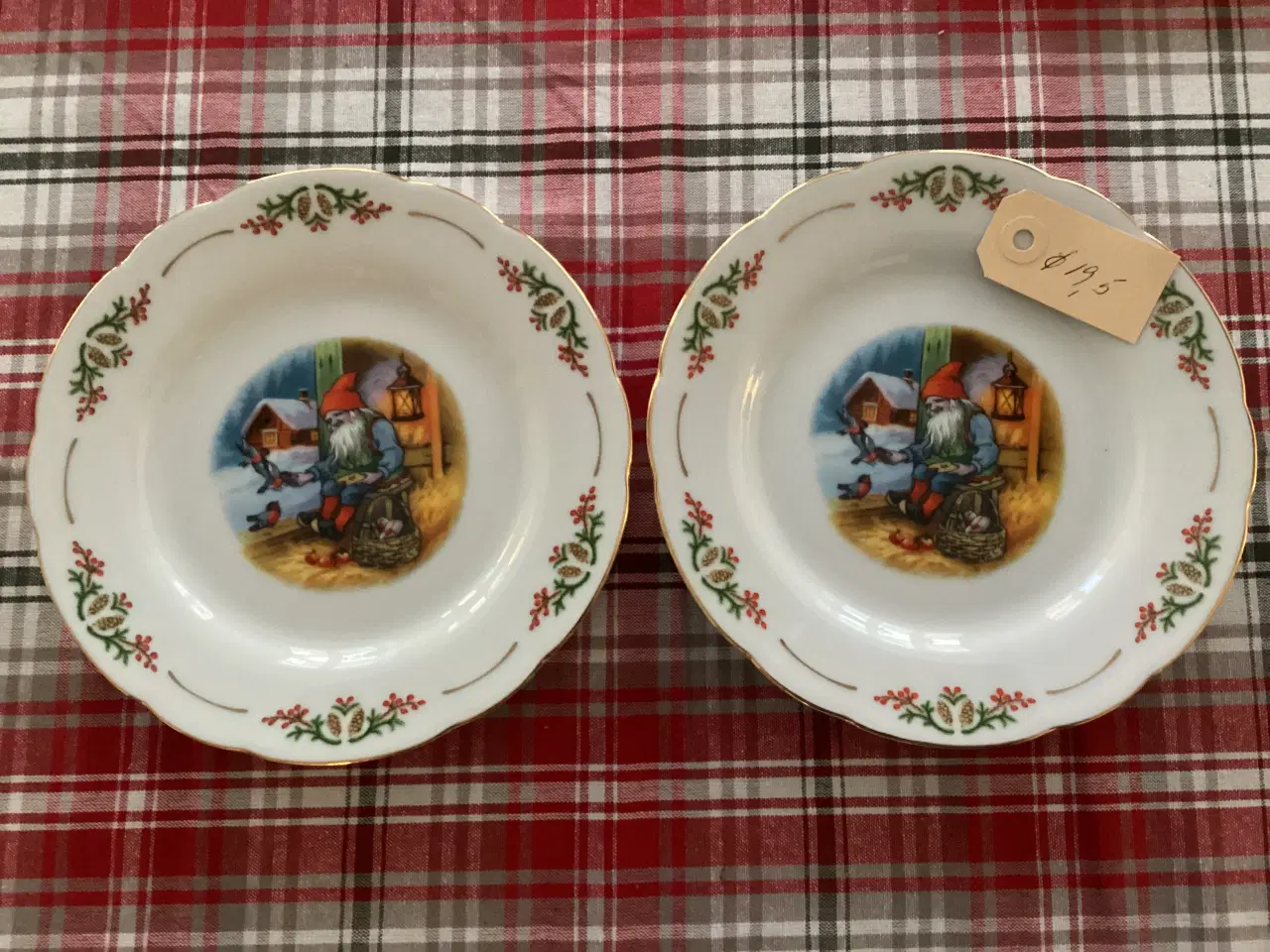 Billede 1 - Fyrklövern Gammeldags jul Frokost/kage tallerkener