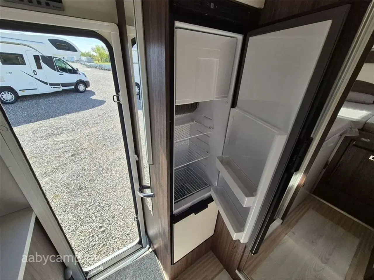 Billede 14 - 2019 - Benimar Tessoro 463   Markise. batteri. solcelle. lædersæder. undervognsbehandlet. Ekstra låse op Bil og Bo-del. fuld service frem til 98,000 km.