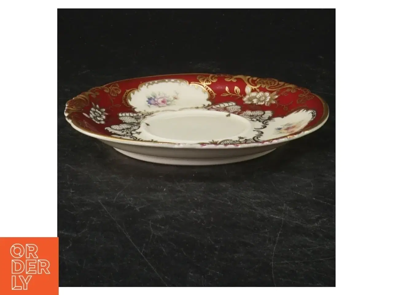 Billede 2 - Dekorative porcelænstallerkener 4 stk (str. Ø. 13 cm. 4 styk)