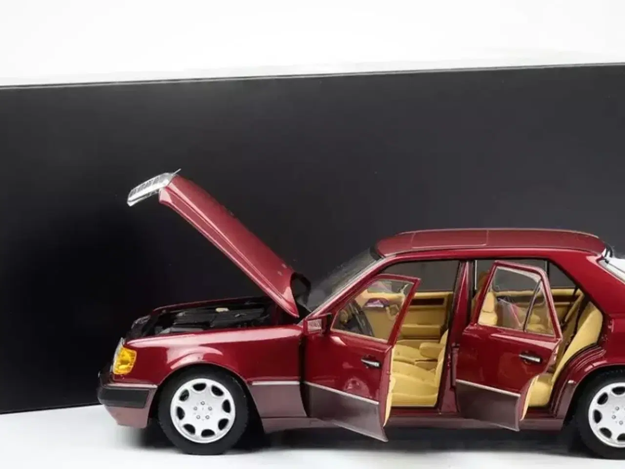 Billede 6 - 1:18 Mercedes 500E W124