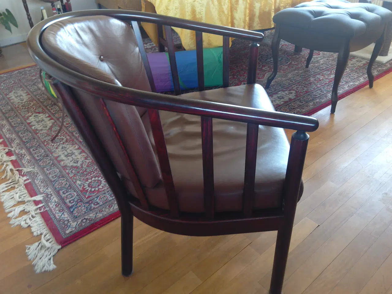 Billede 2 - Lænestol i et klassisk og elegant design.