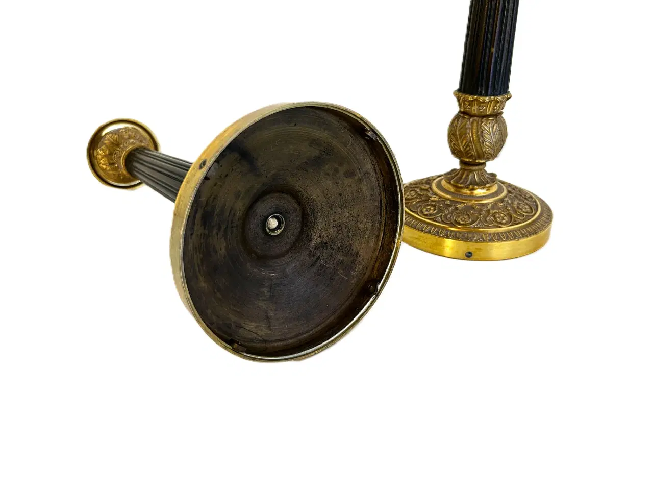 Billede 5 - Et par lysestager i forgyldt og patineret bronze.