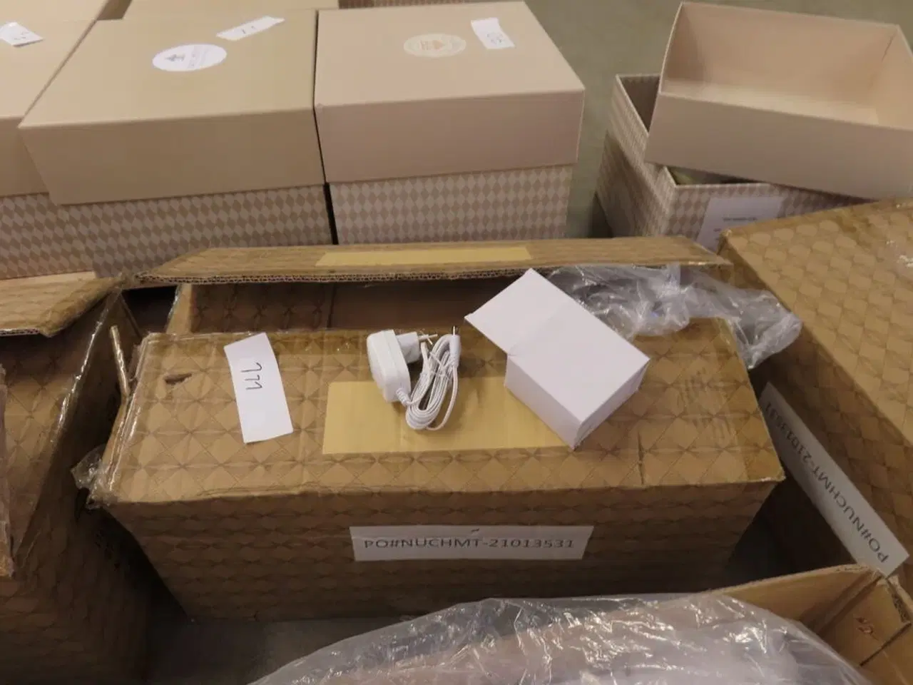 Billede 1 - kasse med oplader