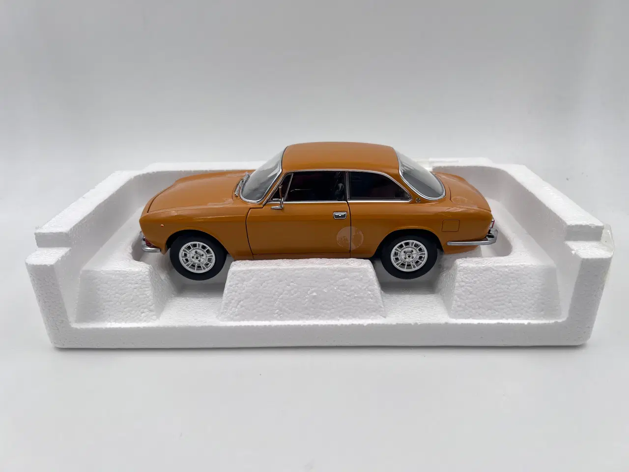 Billede 12 - 1970 Alfa Romeo 1750 GTV 1:18  Super flot