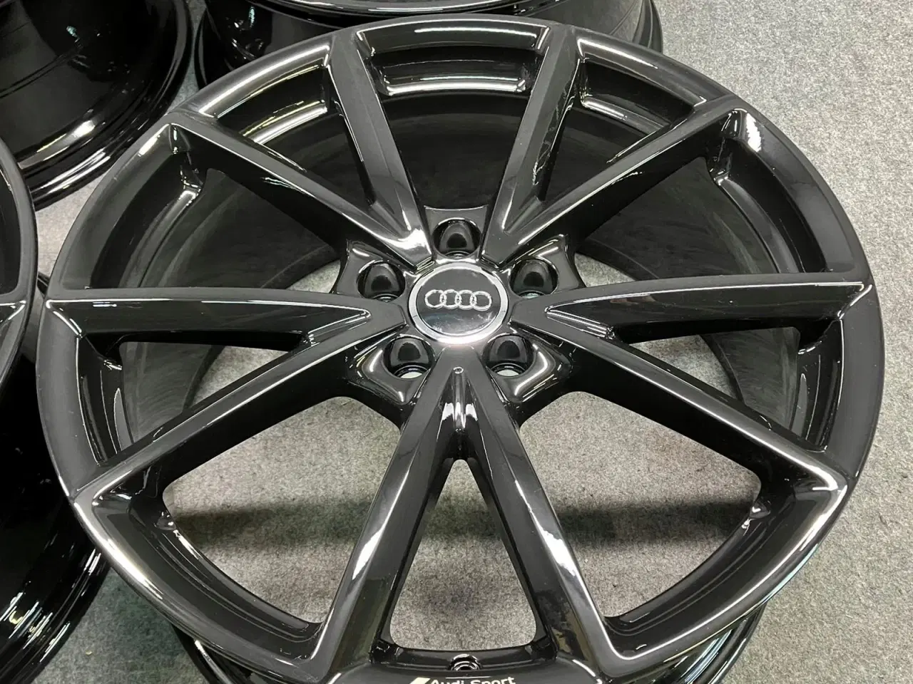 Billede 4 - ALUFÆLGE AUDI TT 8S0 20"