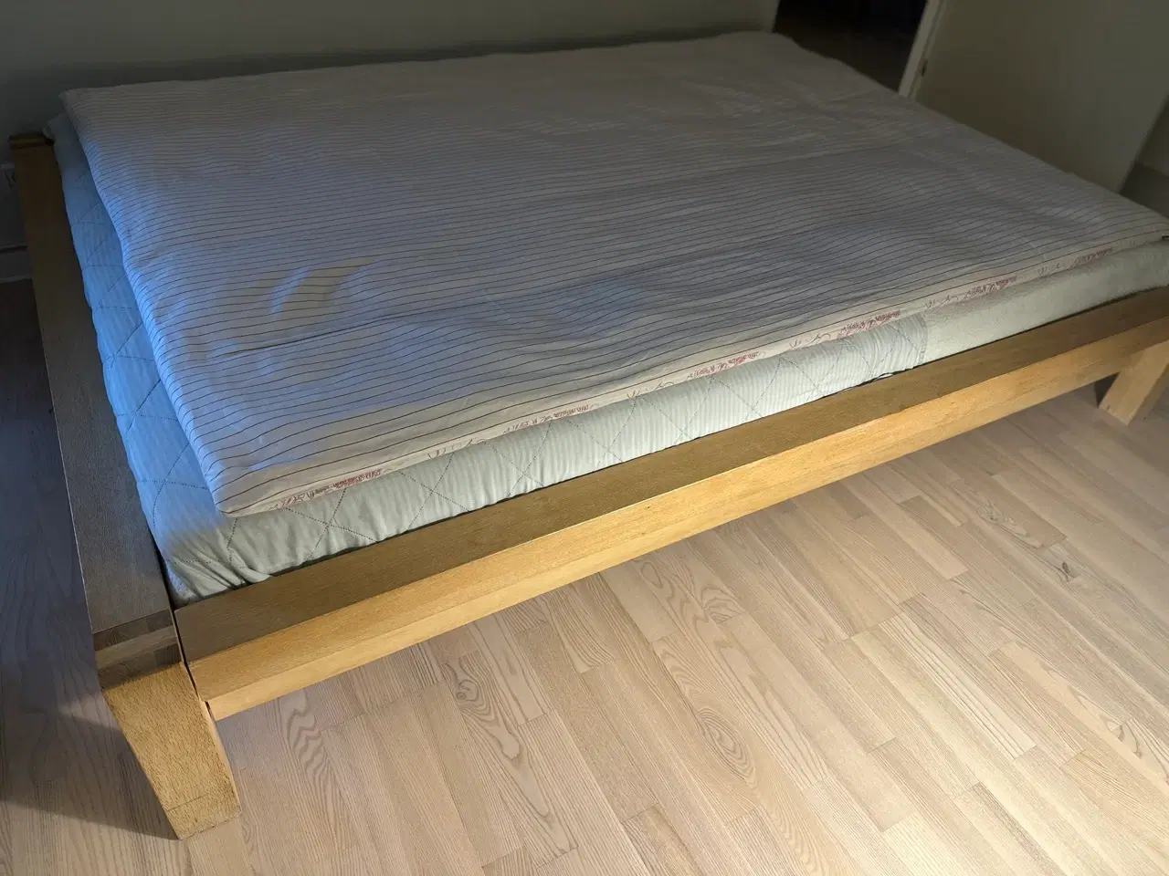 Billede 7 - Komplet dobbeltseng med madrasser