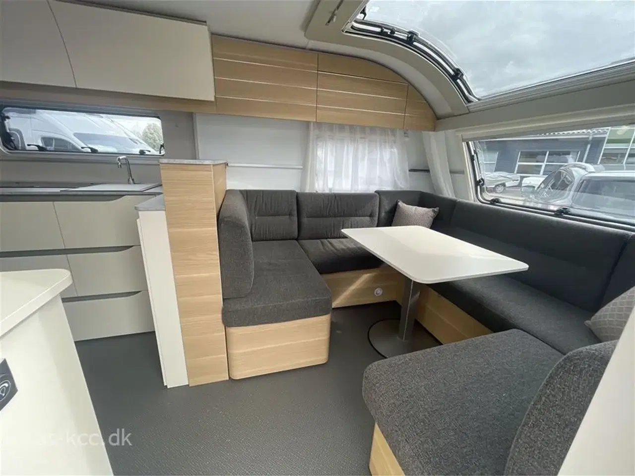 Billede 3 - 2022 - Adria Adora 613 UL   Adria Adora 613 UL årgang 2022 5 sovepladser, 6 siddepladser Isabella Penta fortelt 3,5 m. SÆLGES FOR KUNDE