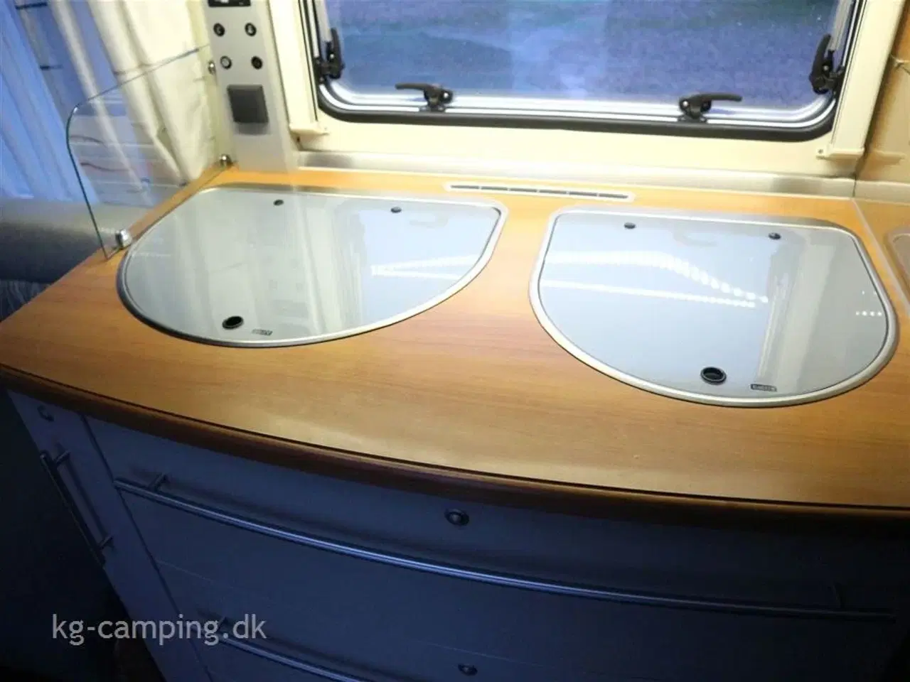 Billede 8 - 2012 - Fendt Bianco 465 SFB Meget velholdt rejsevogn med stor lasteevne. Leveres med Isabella Sun Shine og mover.