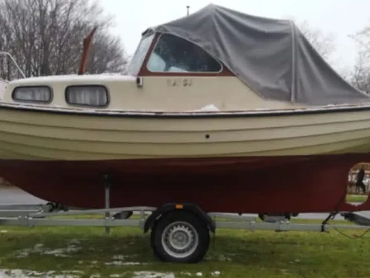 Billede 16 - Motorbåd med kabine 18 fod med seng og trailer