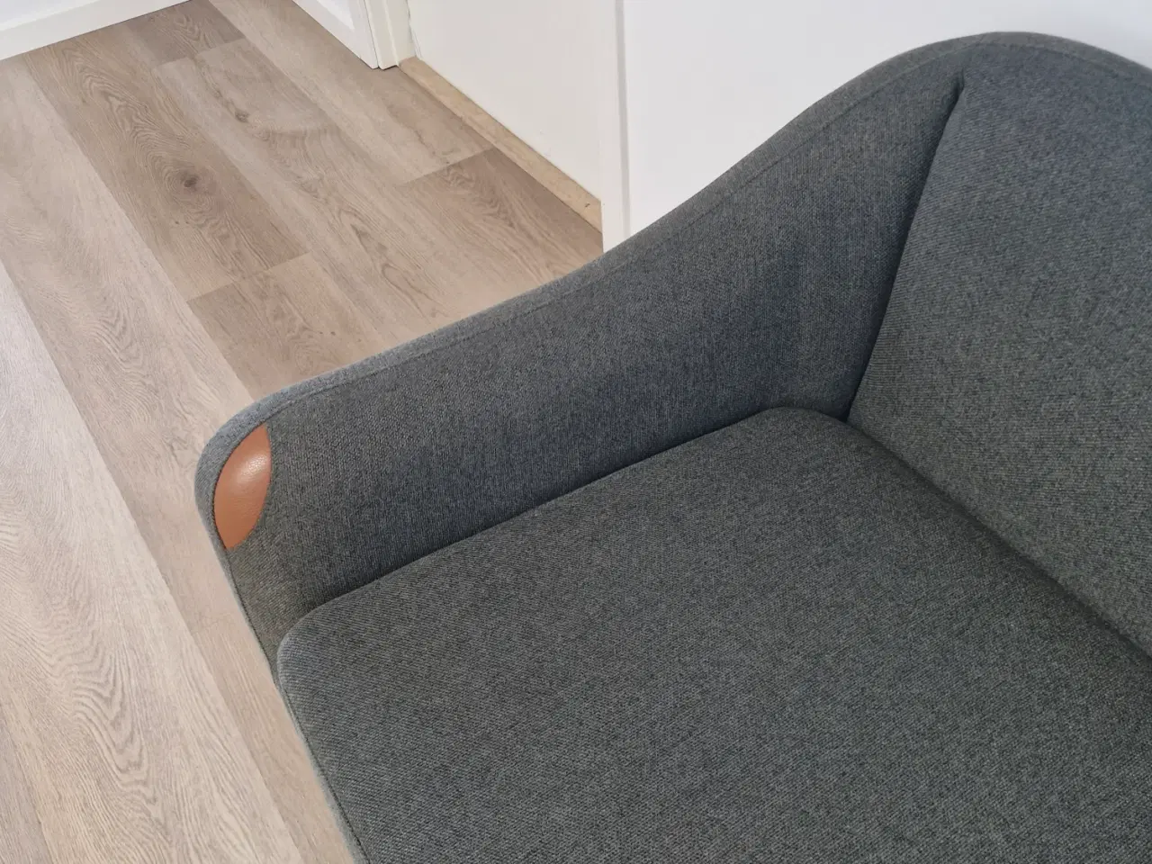 Billede 4 - Sofa i grøn-grå stof med god siddekomfort