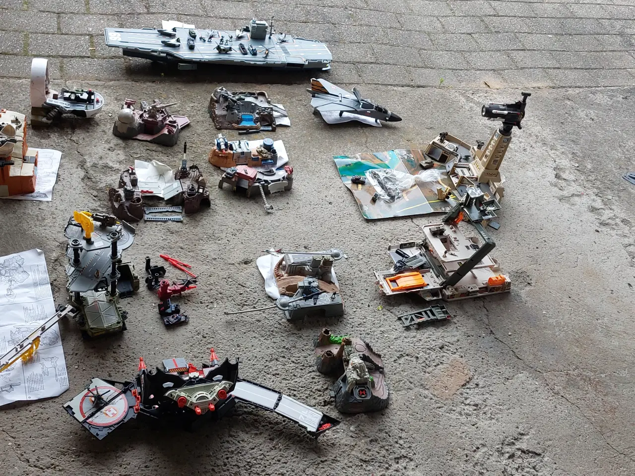 Billede 2 - Micromachines Militær baser, hangarskib, fly osv. 