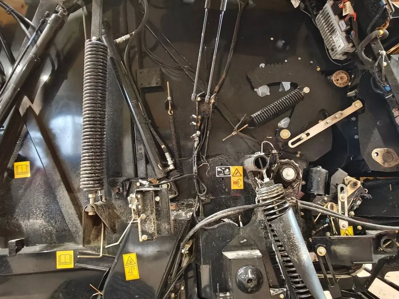 Billede 11 - New Holland Roll-Belt 180 Superfeed