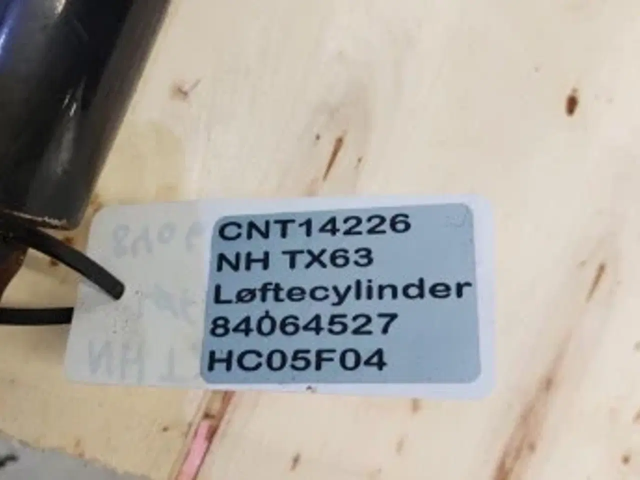 Billede 13 - New Holland TX63 Løftecylinder 84064527