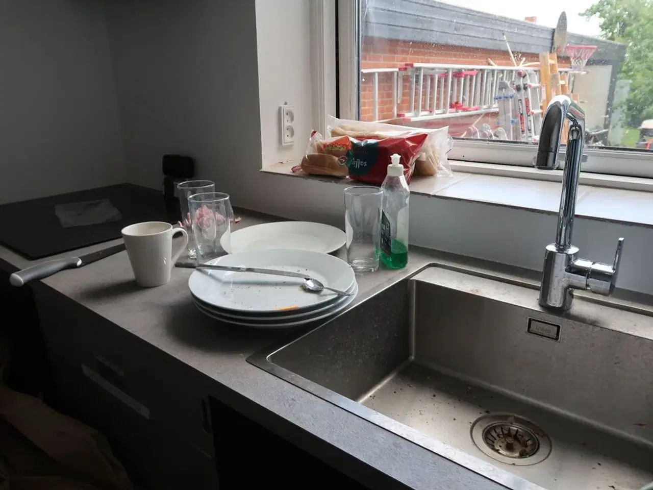 Billede 2 - Mikrobølgeovn samt div. Køkkenservice