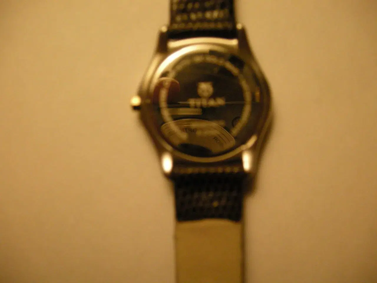 Billede 4 - Dame ur med 18 karat guld krans.