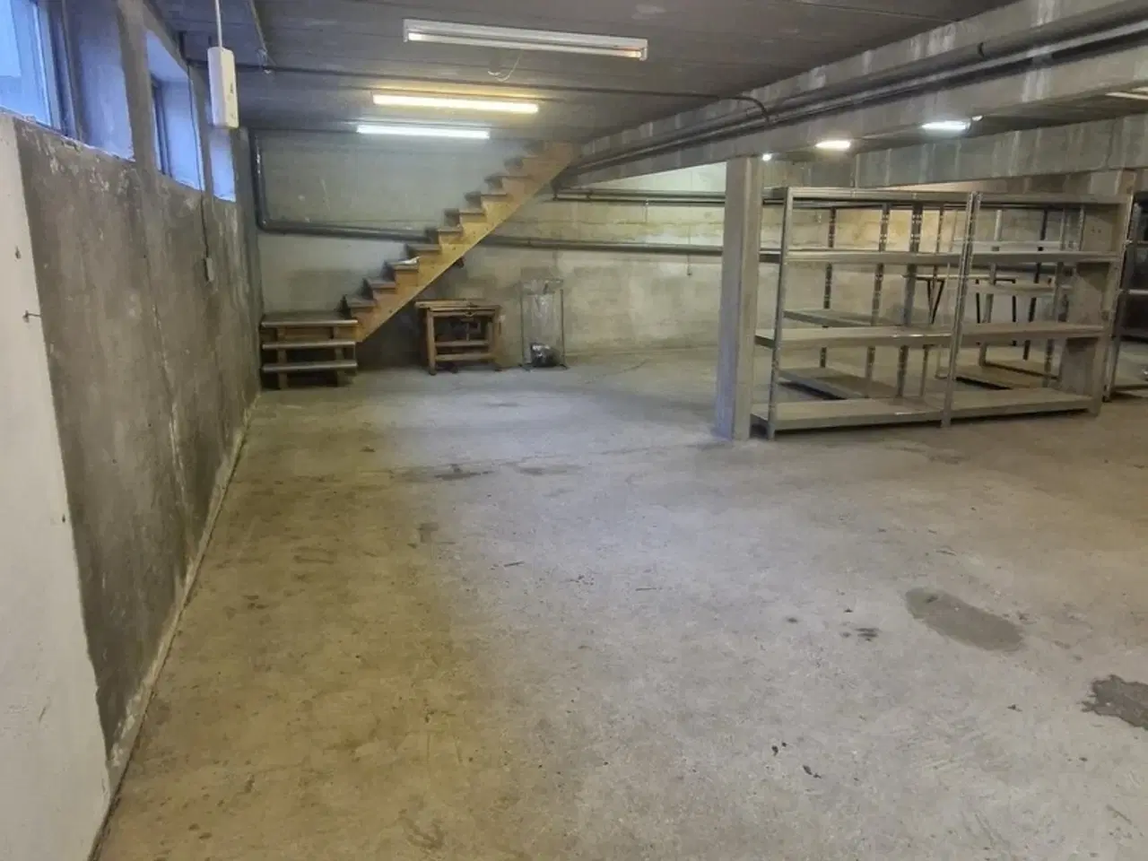 Billede 4 - Regulært lager lokale centralt i Egå.